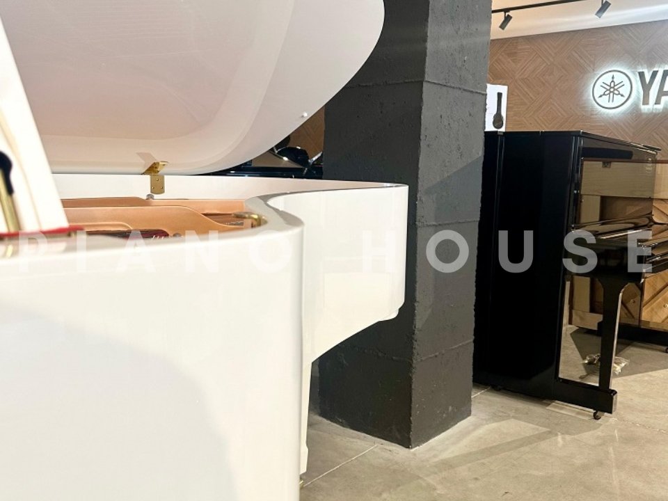 YAMAHA C6 PWH (USED) - Góc nhìn thực tế 6